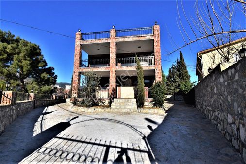 ✅✅alçınar Emlaktan Dağ Ve Deniz Manzaralı Körfezde Tek 6+1 Villa✅✅