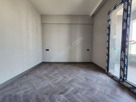 Yeni Batı'da Metroya 1 Dakika Mesafede Lüks 1+1 Satılık Daire