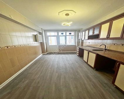 Esenyurt Mehterçeşmede Metrobüse Yakın 120 M2 2+1 Acil Satılık Daire