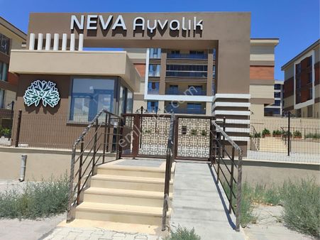 Ayvalık'ta Havuzlu Sitede Ulasıma Denıze Yakın Sıfır En Güzel 2+1