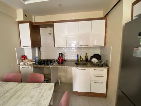 Keçiliköy Mahallesi 2+1 80 M2 3 Katlının 1 Katı Açık Mutfak Petek Kombili