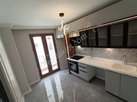 Akçay Songül Emlak Dan Giriş Kat Ön Cephe Ayrı Mutfak Satılık 3+1 Daire