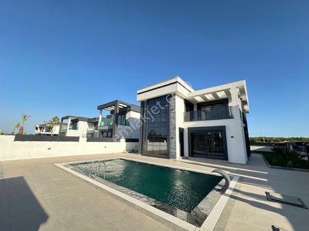 Didim Efelerde Satılık 500 M2 Arsa İçi 4+1 Havuzlu-otoparklı Villa