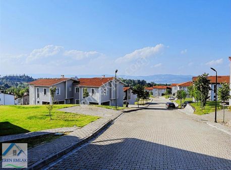 Sapanca Hacımercan 'da 3+1 Havuzlu Sitede Satılık Villa
