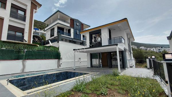 Didim Akbük'te Havuzlu Tam Müstakil Villa