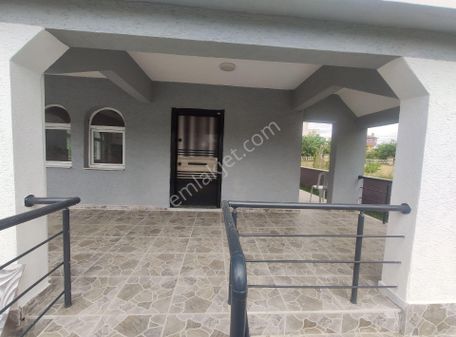 *yıldız* 300m2 İçinde 6+1 Bahçeli Ferah Odalar Merkezi Konumda