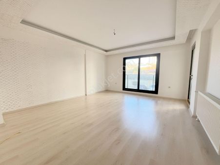 Menemen İstiklal Mahallesinde Kapalı Mutfak Satılık 3+1 Daire