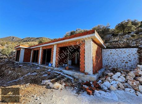 Kaş Bölgesinde Natamam Müstakil Ev