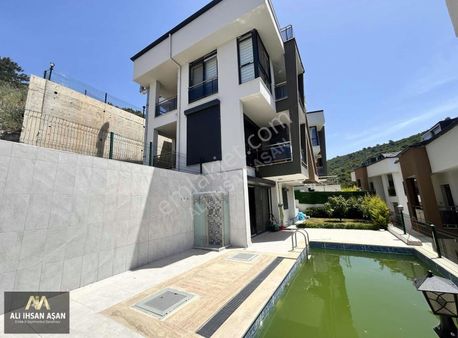 Güllekte Satılık Fourlex Havuzlu Villa