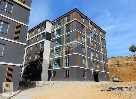 Hane Emlak'tan Üniversite Yolu Üzerinde 3+0 Satılık Daire