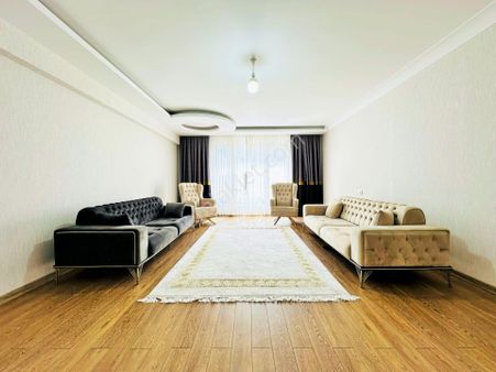 Duru Emlak'tan Hastane Bölgesi Yakını Lüks 4+1 Site Dairesi Ara Kat