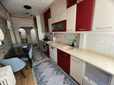 Cihandan Demetevler De Metro Yakını Teras Balkonlu 3+1 Daaire