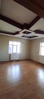 Anadolu Emlaktan Hastane Yakını Geniş Ara Kat 3+1 Satılık Daire