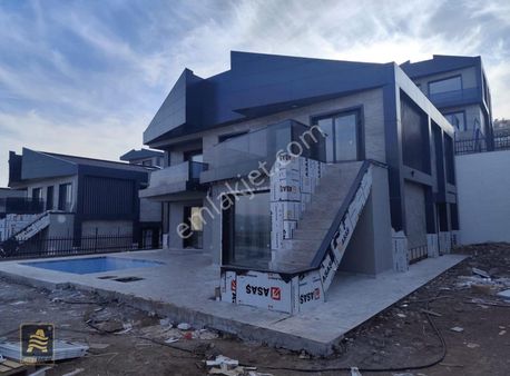 Diyarbakır Sur Çaruği De Satılık Takasa Açık 5+1 Dublex Villa