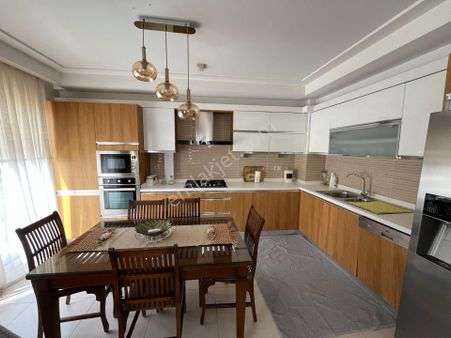 Türkmenbaşı Bulvarında Yüzme Havuzlu Sosyal Yaşam Alanlı 4+1 Lüks Daire