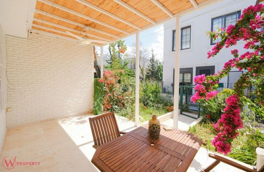 W Property Tece'de Denize 30 Adım Mesafede İçi Yapılı 3+1 Villa