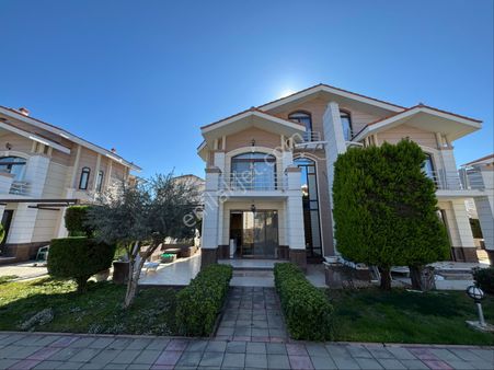 Belek'te Lüx Site İçinde Satılık 3+1 Villa