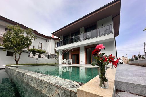 Marmaris Çetibeli'nde Doğa Manzaralı Özel Havuzlu, Konforlu Ve Huzurlu Villa