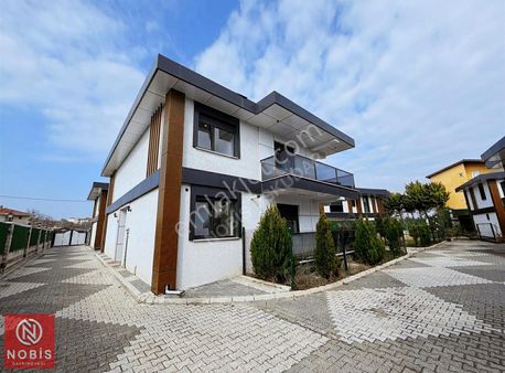Lüks Sitede 5+1 Sıfır Villa