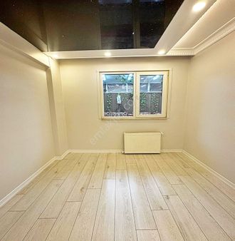 Metrobüsün Dibinde Lüks 120 M2 2+1 Kış Bahçeli Oturuma Hazır Satılık Daire