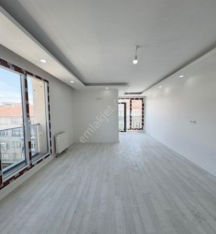 Avcılar Merkezde Ön Cephe Sıfır 3+1 Köşe Daire Satılık