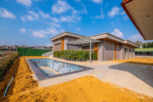 Kdv Avantajlı Brand Vadi'de Tek Katlı Havuzlu Satılık 5+1 Villa