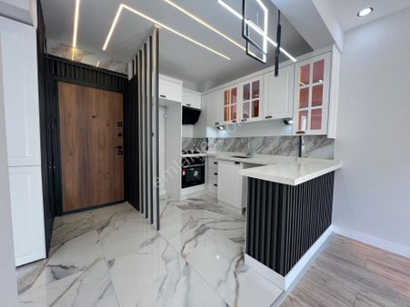 ▀jet Emlaktan Akçay'da Ön Cephe Şahane Tasarımlı Denize 200m 2+1