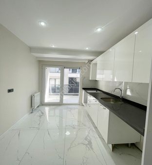 Avcılar Merkezde Sıfır 3+1 Metrobüse Çok Yakın Konumda Ara Kat