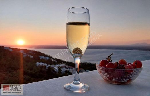 Didim Akbük'de Deniz Manzaralı Müstakil Bahçeli Satılık Villa