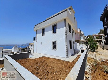 Didim Akbük'de Ful Deniz Manzaralı Bahçeli Acil Satılık Villa