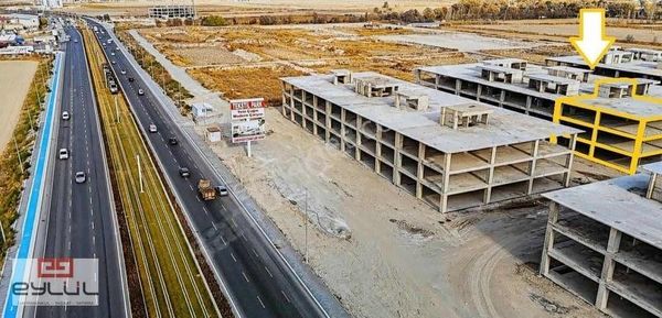 Tekstil Parkta Mükkemmel Konumda Köşe Başı İş Yeri