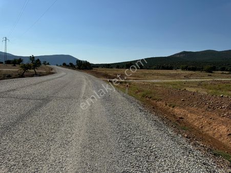 Denizli Tavas Kızılcada Satılık 10.500 M2 Yola Sıfır Tarla
