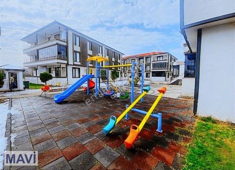 Ayrı Mutfak, Bahçe Katı, Eşyalı, Havuzlu Site, Cam Balkon, Kombi