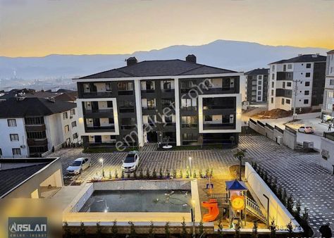 İnegöl Alanyurt Fatih Mah.3+1,145m2,2.kat,site İçi,satılık Daire