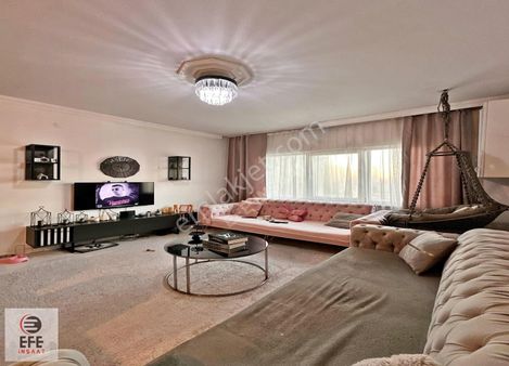 Havuzlu Site İçersinde Ful Eşyalı Satılık Masrafsız Dekorlu 1+1