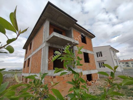 Beyazıt Mahallesi Gümüşkentte Komple Satılık Müstakıl Ev