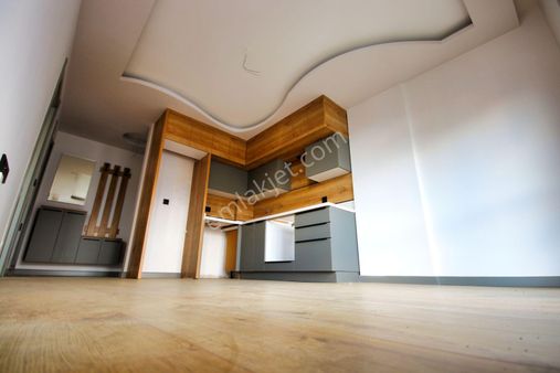 🛑🛑aktiften Akçay'da Satılık Mimarisiyle Büyüleyen Denize Yakın Geniş 1+1daire