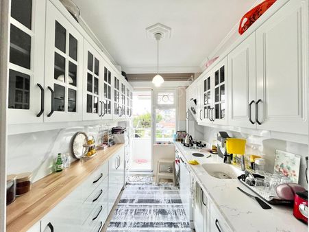 Kumsaldan Altınkumda Geniş Ailelere Özel Cam Balkonlu_3+1_daire