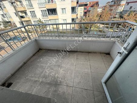 Satılık Sincan Tandoğan Mahallesi 2 + 1 Birinci Kat Sekiz Yıllık Daire Bağımsız Kupon