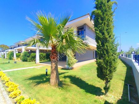 Davutlar Sahil Köşe Konum Havuzlu Site