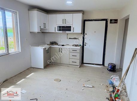 İmir Emlak'tan Sirkeli Karaköy De 500m2 Bahçe 2+1 Evli Yer