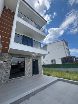 Ata Gayrimenkul'den 4+1 Merkeze Yakın Lüks Villa
