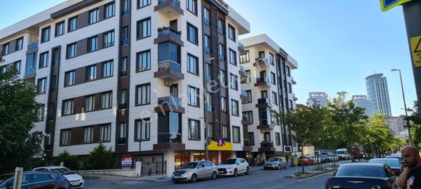 Ataşehir Örnek Mahallesin De Merkeze Cok Yakın Site İçinde