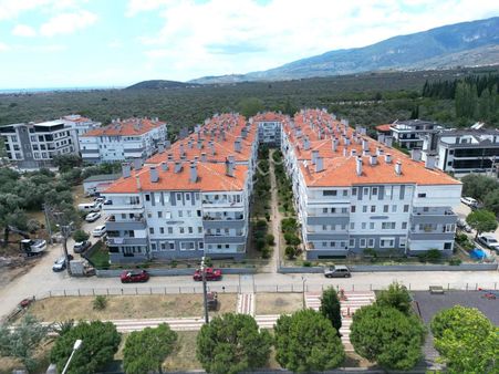 Yüksel'den Zeytinli Köyün'de Öncephe Arakat Ayrı Mutfak 2+1daire