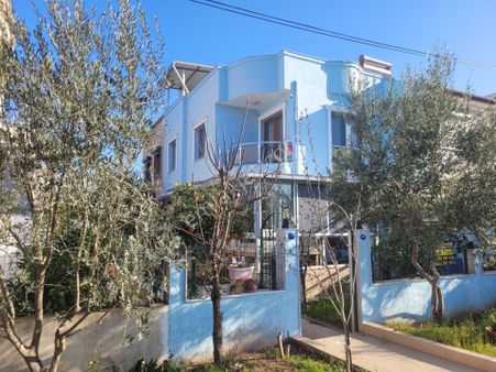 Doğanbey'de Denize 7 Dk Yürüyüş Mesafesinde 3+1 Bakımlı Villa