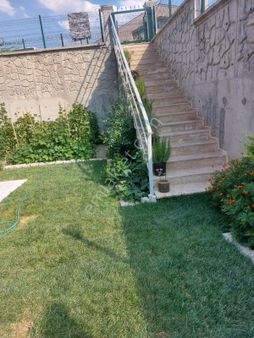 Alsancak Mahallesinde 4+1 Bağımsız Geniş Bahçeli Satılık Villa