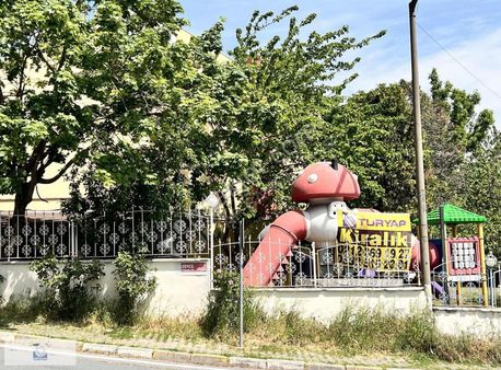 Bahçeşehir Merkezde İşyerine Uygun Villa