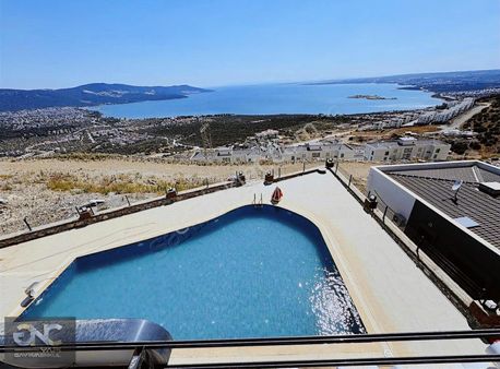 Kesintisiz Deniz Manzaralı Bahçeli Sıfır Yapı Villalar