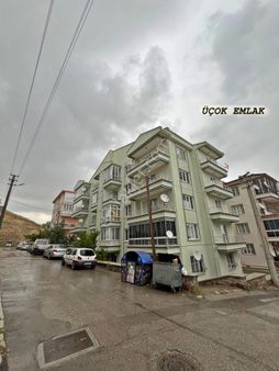 Afyon Üçok Emlaktan İstiklal Mah Satılık 3+1 Asansörlü Daire