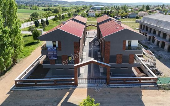 Es Modern Den Sazova Mh.site İçerisinde Satılık Lüks Villa.e